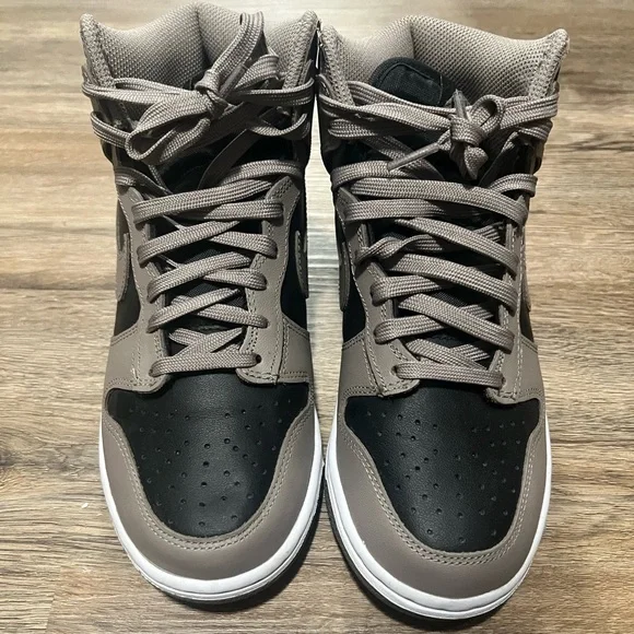 Women’s Dunk High - Picture 3 of 3